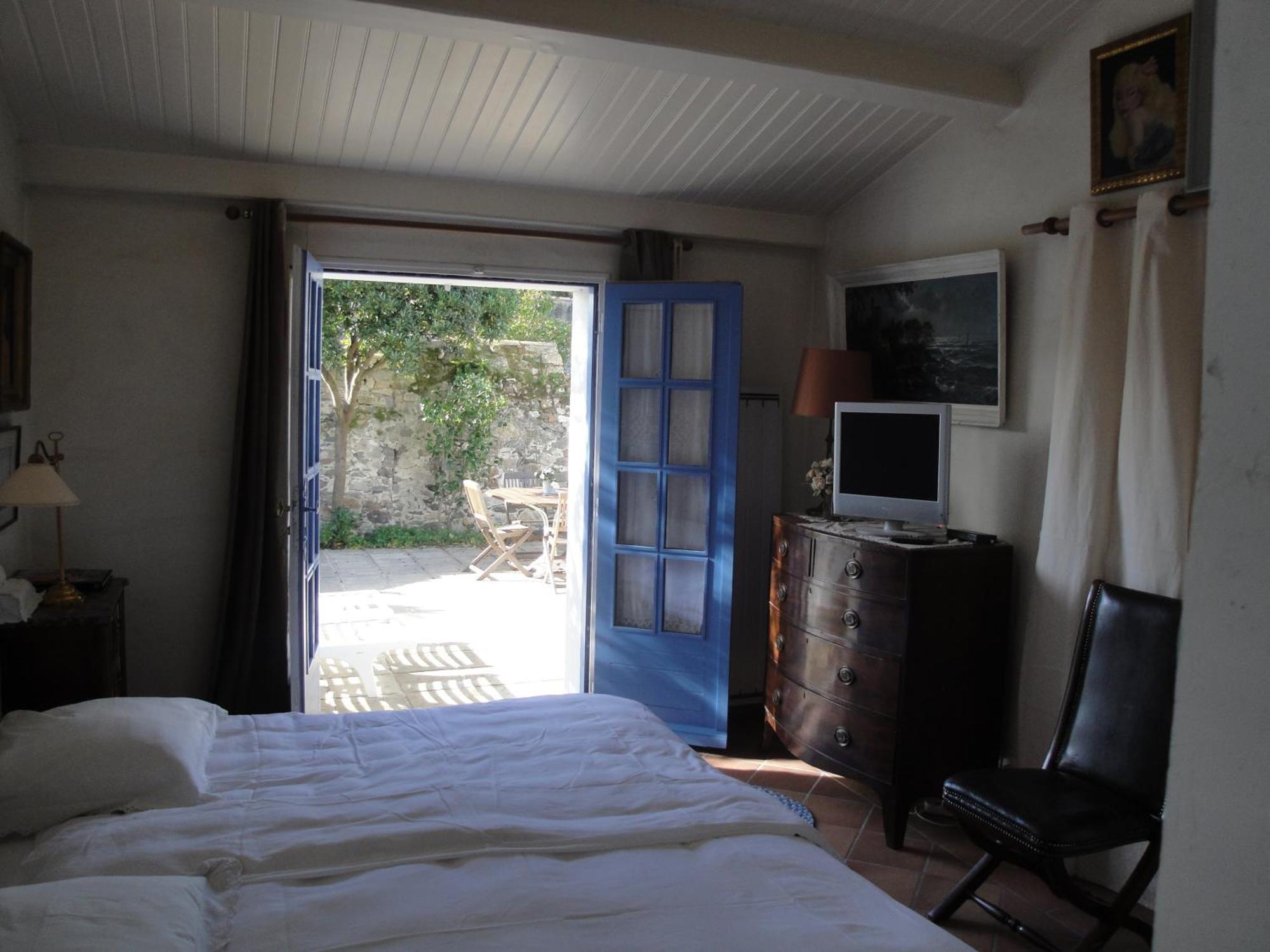 Le Buzet Bleu Bed & Breakfast Нуармутье Экстерьер фото